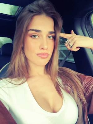 A post by @soccins on TikTok caption: Eeee tra pocooooo 💋