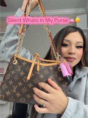 A post by @rosaelizabeeeth on TikTok caption: therrrrr u go 😍 purse from @Baddiess Boutique 💞 
