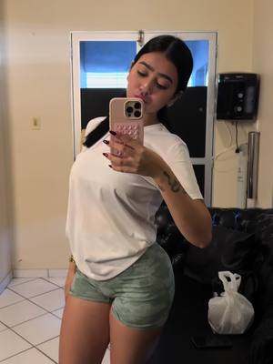 A post by @beca on TikTok caption: Bora tatuar 