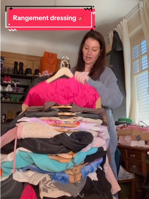 A post by @poopiblh on TikTok caption: J’ai mis des semaines à ranger et organiser tout mon espace dressing pour pouvoir accueillir le nouveau ✨ avec la reine de l’organisation Mathilde @LA TRI LOGIS, home organiser✨ #rangement #dressing #organisation #close #maison #home #homeorganizer #clean #CleanTok 