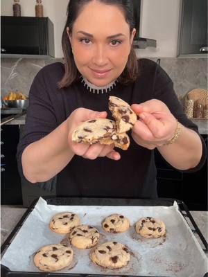 A post by @majda.berrada on TikTok caption: وصفة الكوكيز لذيذة بزاف وناجحة recette cookies 🍪😋 #recette #recettefacile #gouter #cookies #cokies #cooking #cookiesoftiktok #كوكيز #كوكيز🍪 #كوكيز_لذيذ #كوتي #كوطي #وصفات #شهيوات#إكسبلورر #explore ##marocaine🇲🇦 