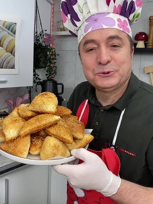 A post by @chefoktayusta on TikTok caption: Simitpişi#🇹🇷 #oktayusta #furdich #😍😍🥰 #food #lekkereten #vraltiktok #👨🏻‍🍳 # pişi