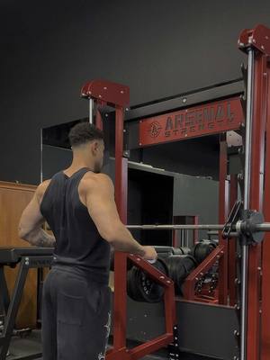 A post by @miguel_harichi on TikTok caption: Training to do pull ups in my sleep 