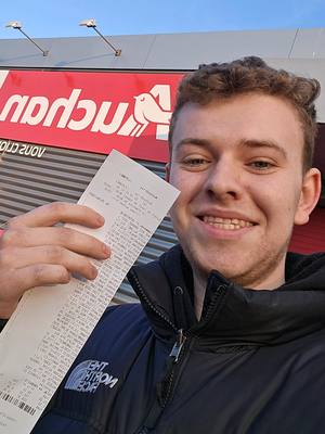 A post by @cseb_officiel on TikTok caption: Je recupereeee 450€ de courses à auchannnn !! 😲😲 c'est pour mes grand parent et ma cousine 😁