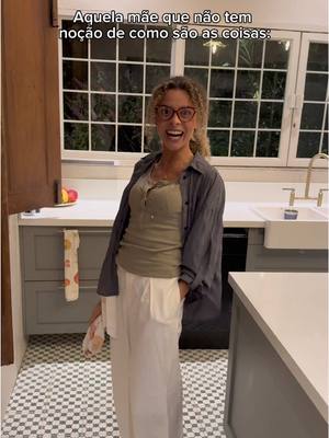 A post by @larissagloor on TikTok caption: Mãe não é assim que funciona 😭