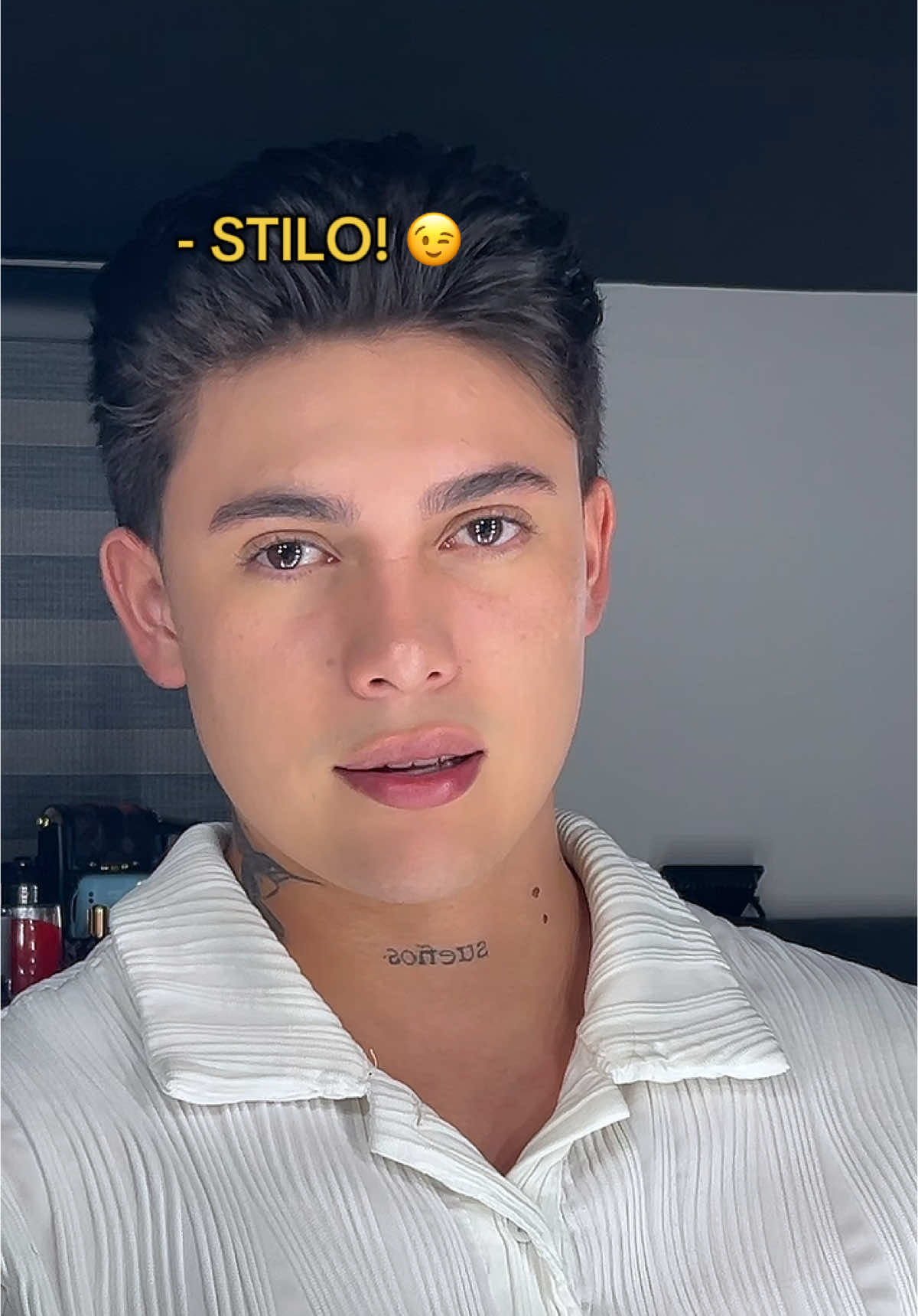 A post by @alexcortex on TikTok caption: Hola 2020 😉🔥 saben de qué serie es esta escena? 🎬 ACTUACIÓN 🎭