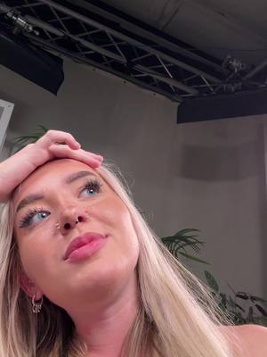 A post by @kaylamalecc on TikTok caption: he's cheating on me 💔 #fyp 