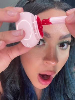 A post by @karenbustillosg on TikTok caption: Vean lo increíble que me dejan los labios estas gelatinas hidratantes de @SHEGLAM los nuevos Hydra Jelly Pocket Lip Jam😍#SHEGLAMLipJam #SHEGLAM 