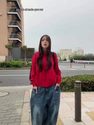 A post by @iamferv on TikTok caption: con mi hoodie verde 💚 pero en japon 🫦