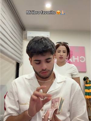 A post by @angelitodelaa on TikTok caption: 😏