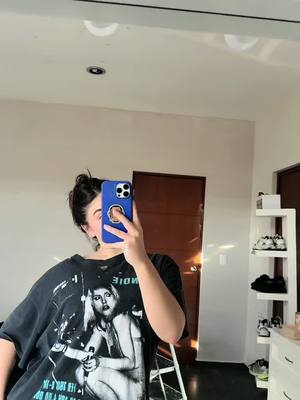 A post by @montpantoja on TikTok caption: VOY A SEGUIR AL COMENTARIO CON 0 LIKES ❤️
