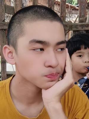 A post by @salkhantnyinyi on TikTok caption: သူငယ်ချင်းတေပေါ့#tiktokmyanmar #ဟာသအမြင်နဲ့ကြည့်ပေးပါ #😅😅 