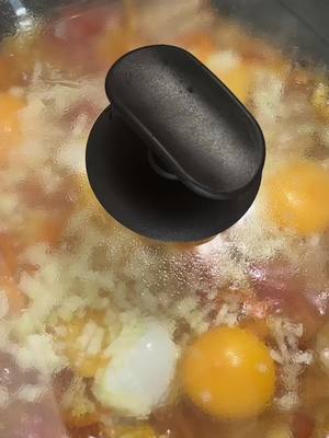 A post by @viki_iwa on TikTok caption: Иногда хочется чего-то простого  #вкусныйзавтрак#домашняяеда#простыерецепты#яйцаназавтрак А если хотите больше вкусных рецептов загляните ко мне на Telegram канал  Ссылка в шапке профиля 