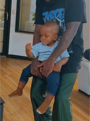A post by @tayctok on TikTok caption: Rendons Grâce à Dieu pour le crâne de cet enfant 🙏🏾  Promets-le-moi enfin dispo !