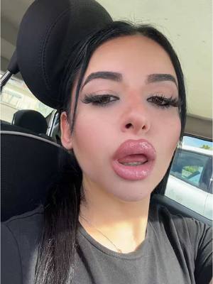 A post by @_martinamars_ on TikTok caption: 👸🏻