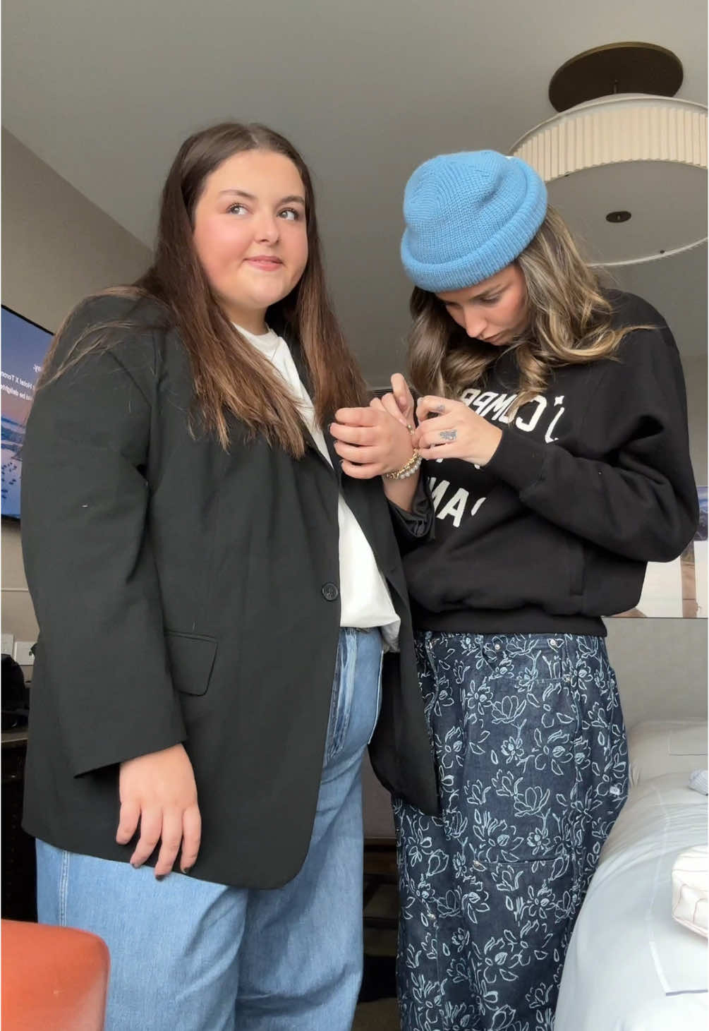 A post by @marieannefarleyy on TikTok caption: Mini vlog de ma journée à Torontooo invitée par @Neutrogena Canada @aly @Citron_rosee #invitation #Vlog #slay #pub 