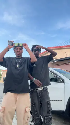 A post by @jpnda_1 on TikTok caption: @LOÏS ARIEL🍀 @🥖ANGE-MOREL YOUR EYES 👁️🇨🇮 