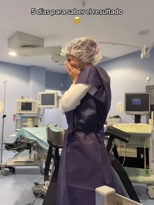 A post by @juliamenugarcia on TikTok caption: La betaespera se me está pasando súper rápido...