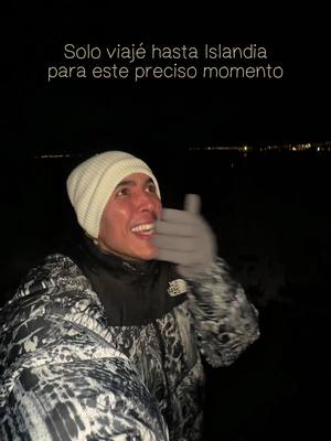 A post by @untalfredo on TikTok caption: Cumplí mi sueño 😭 #aurorasboreales #viajes #viaje #islandia #untalfredo 