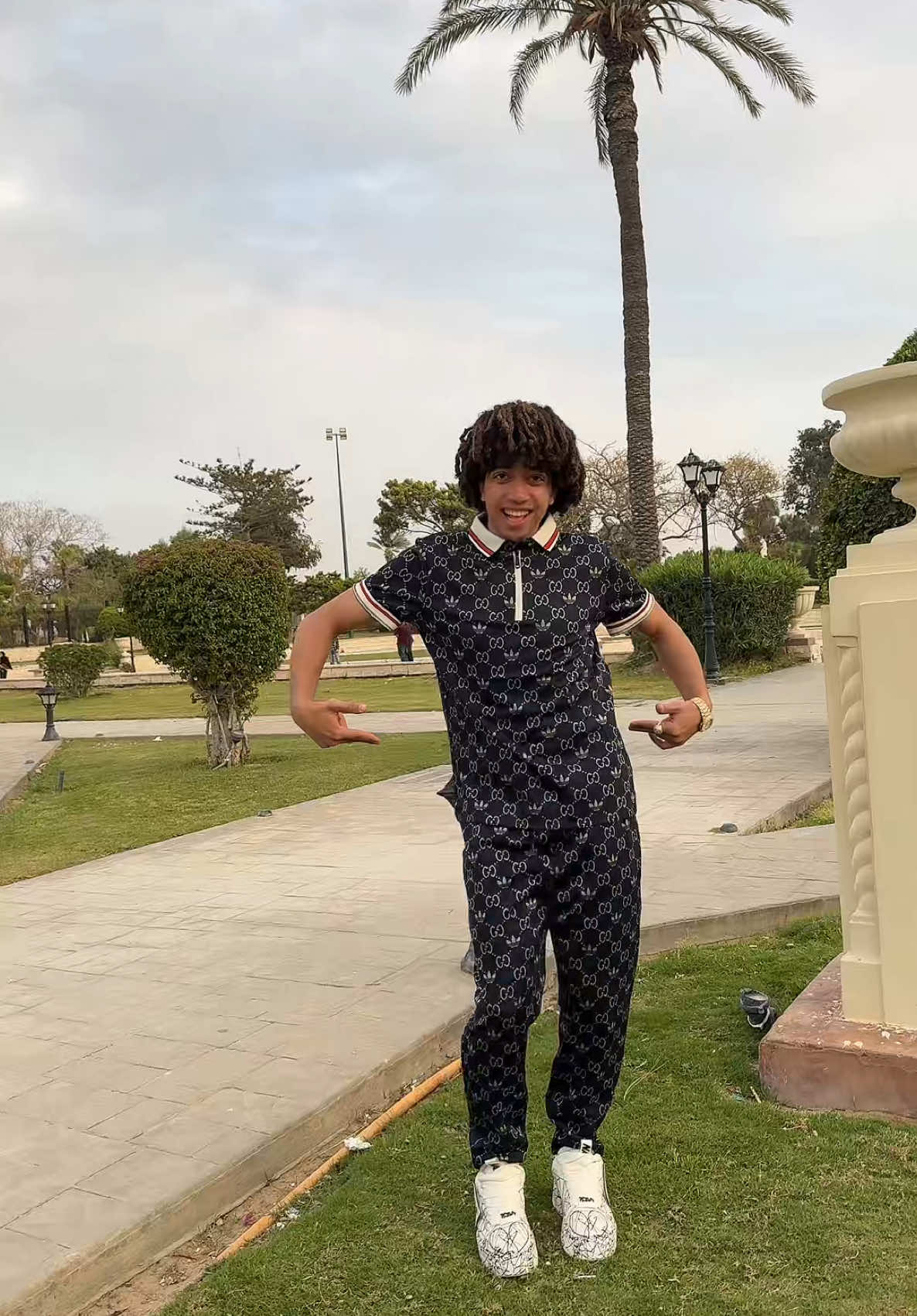A post by @omar_shawar111 on TikTok caption: البت الجامده دى لوليتا 💃😂