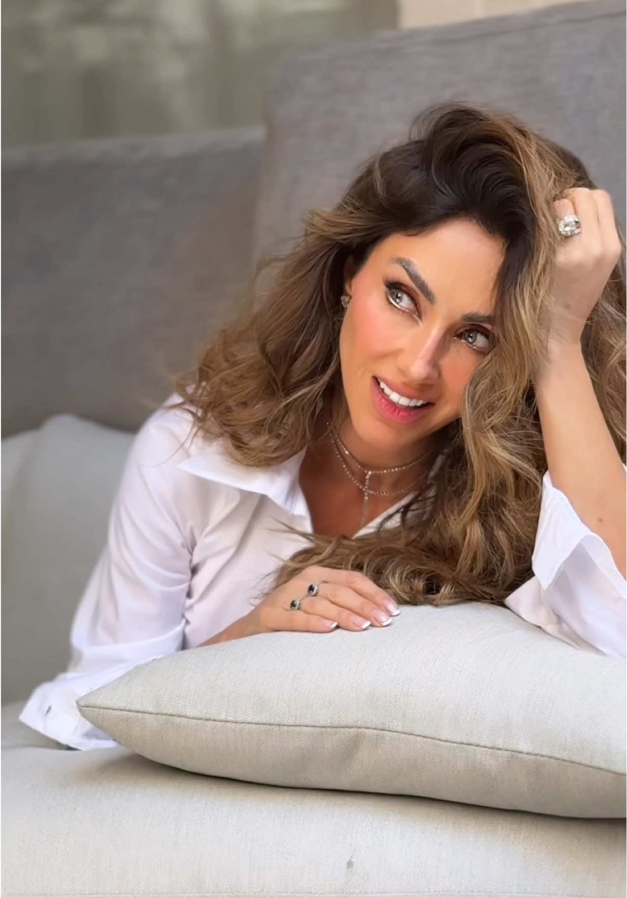 A post by @estanahi on TikTok caption: BTS. ❤️ Gracias infinitas @Caras México por tantos años de amor y cariño. 