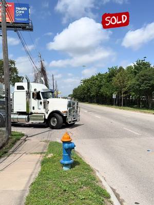 A post by @dsesales on TikTok caption: 2020 International rolling out of the lot and going to work🔥🤝 #truck #international #houston #sold 