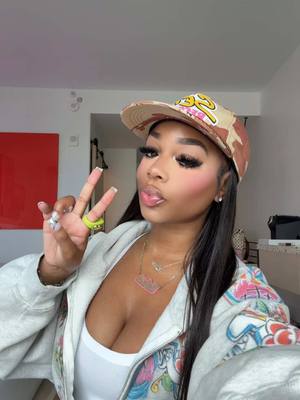 A post by @larahdws on TikTok caption: OOTD 🥞🎀