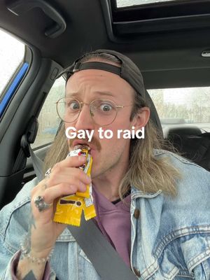 A post by @antoinebcotes on TikTok caption: Gay to raid. #samedi de pluie. 🌧️ 