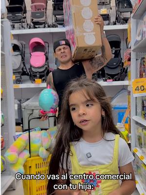 A post by @carlosferiag on TikTok caption: No vayan al centro comercial con sus hijos jaja😂