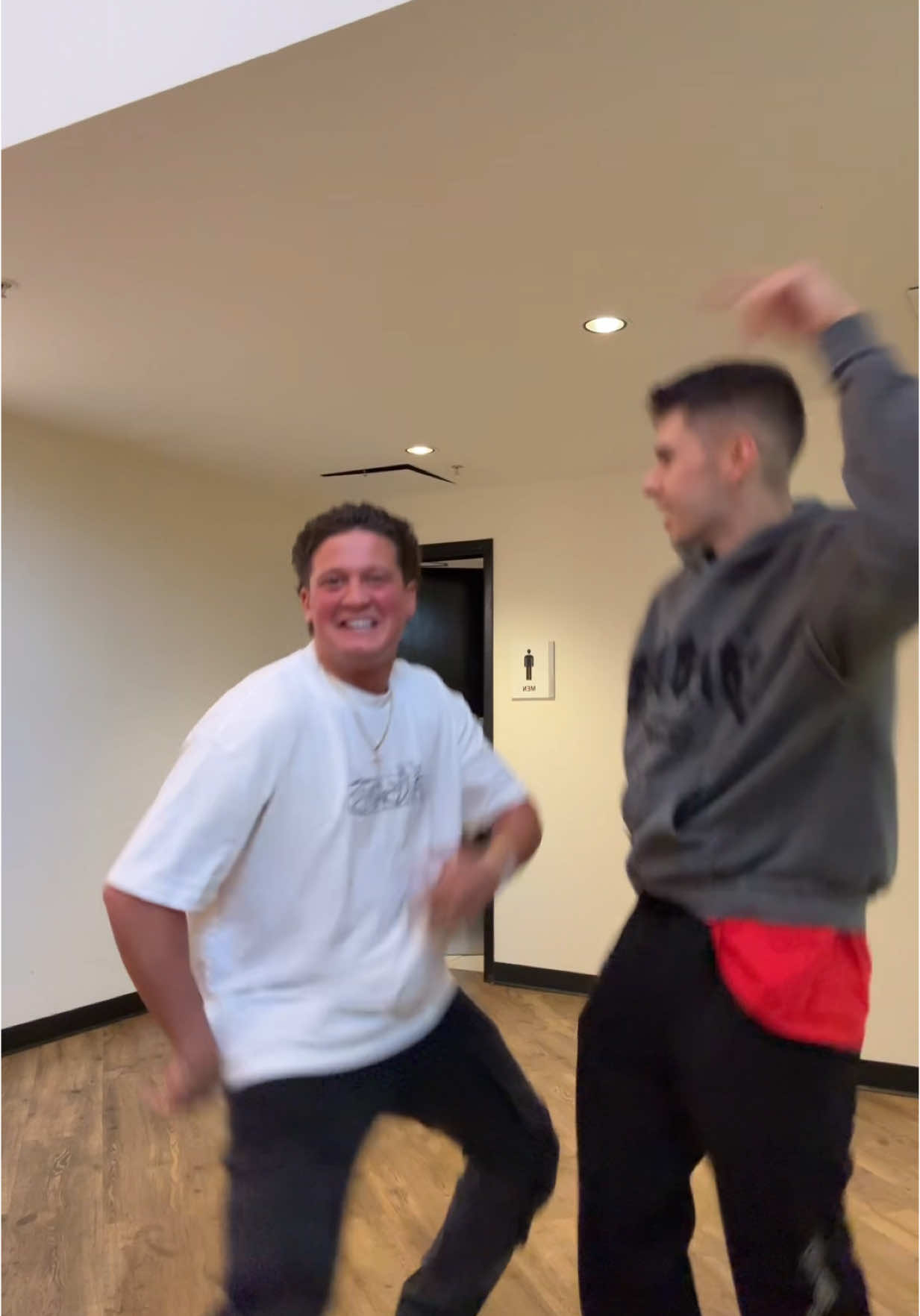 A post by @vincentgiganteee on TikTok caption: @jerseyyjoe smokin it off the bone
