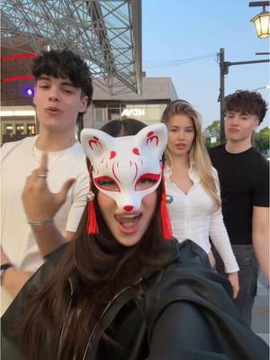 A post by @iamferv on TikTok caption: new trend 🤍 @Tati @𝖆𝖕𝖔𝖑𝖔 @Álvarito🐍 