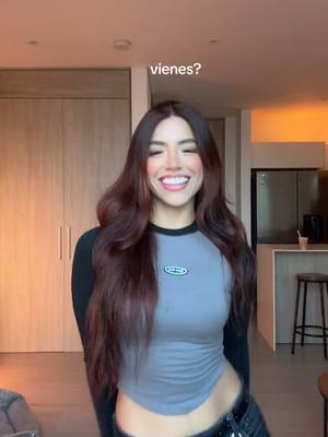 A post by @hisoyvaleria on TikTok caption: llégate llégate 