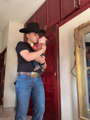 A post by @uzielgonzalezz on TikTok caption: Cómo te amo mi niño ❤️#foryoupage #paratii #puertovallarta #rancho #vidaderancho #uziel #eluziel #uzielgonzalez #bailando #baile #bailar #banda #bandas #jalisco #mexico #desmadre #bailes #jaripeos #jari #amor #sobrino 