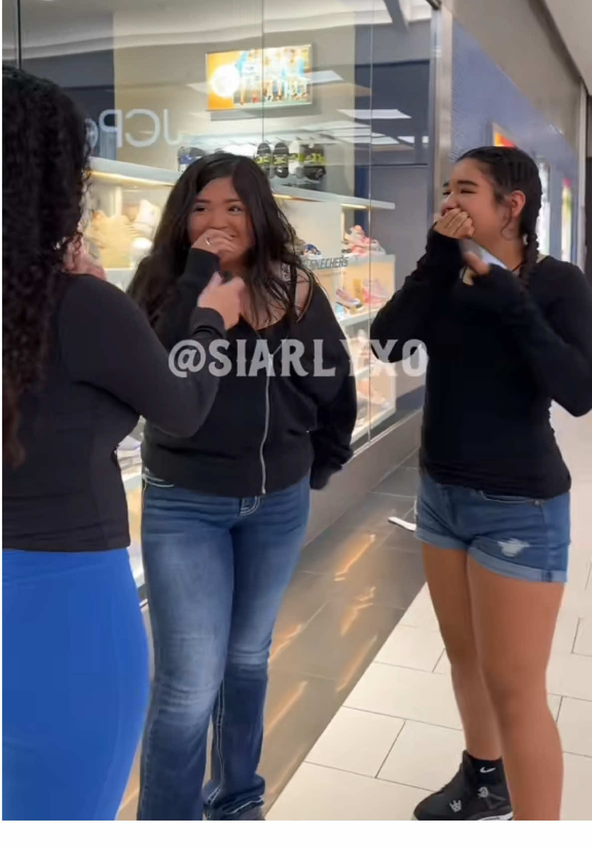A post by @siarlyortiz on TikTok caption: Tenían miedo al éxito 😂