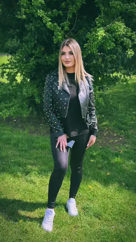 A post by @elenamocanu7 on TikTok caption: #fyp #foruyou 😘