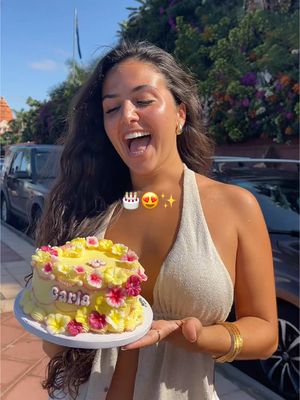 A post by @carlafragosso on TikTok caption: 🎂 @Manille CakeLab 