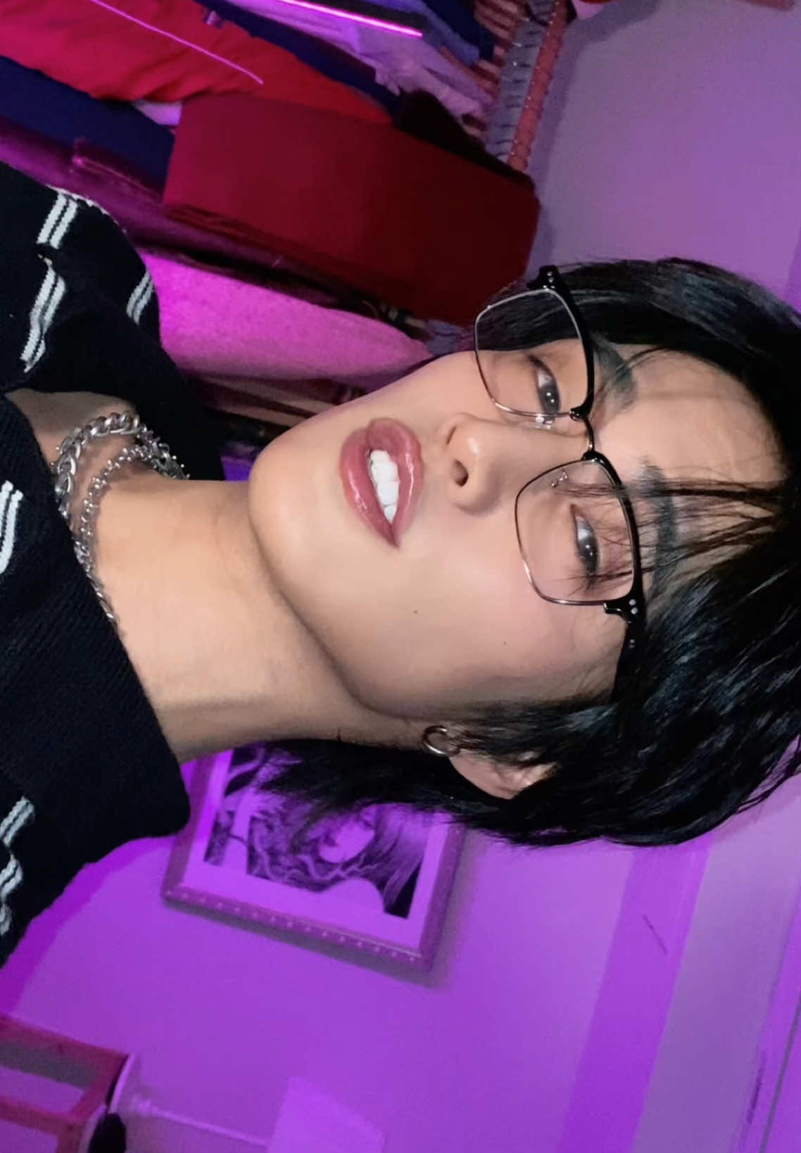 A post by @oshima_ on TikTok caption: hi 🥵🥵🥵🥵 #愛♡スクリーム 