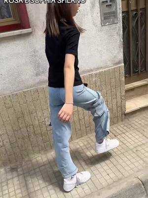 A post by @regina_indiscussa_ on TikTok caption: E rosa rischia di cadere 