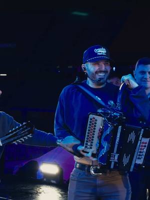 A post by @grupofrontera on TikTok caption: La risa de Beto 🤣  Esto pasó haciendo soundcheck para el concierto de #maluma #grupofrontera #fyp #parati 