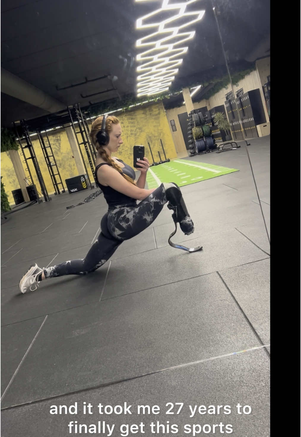 A post by @bionic_pippi on TikTok caption: Hi, my name is Enya, I’m 27 years old, and it took me 27 years to finally get this sports prosthesis. Why? Because the insurance company believed I didn’t need it to participate in society. But what does “participating in society” actually mean? In the Netherlands, where we claim to fight for inclusion, we are still excluding a large group of people. Why? Because a sports prosthesis costs around €5,000 to €6,000. Yet, that’s still cheaper than all the healthcare I would need if I weren’t fit and had to visit doctors every week. Fortunately, I have it now, thanks to a fund I’m incredibly grateful for! But now what? Normally, when you buy new running shoes, you get tips and advice. I received my prosthetic leg… and a “good luck.” How am I supposed to move with it? What’s best for my body? All these questions are running through my mind. That’s why I’d love to take you along on my journey: learning how to exercise with a sports prosthesis!