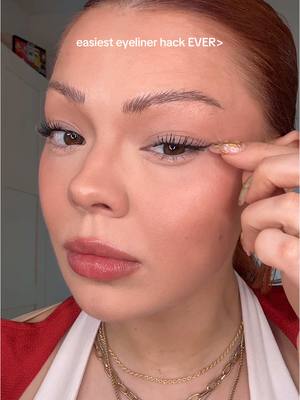 A post by @mimiermakeup on TikTok caption: 10 second eyeliner🤍 #eyelinerhack #makeuphacks 