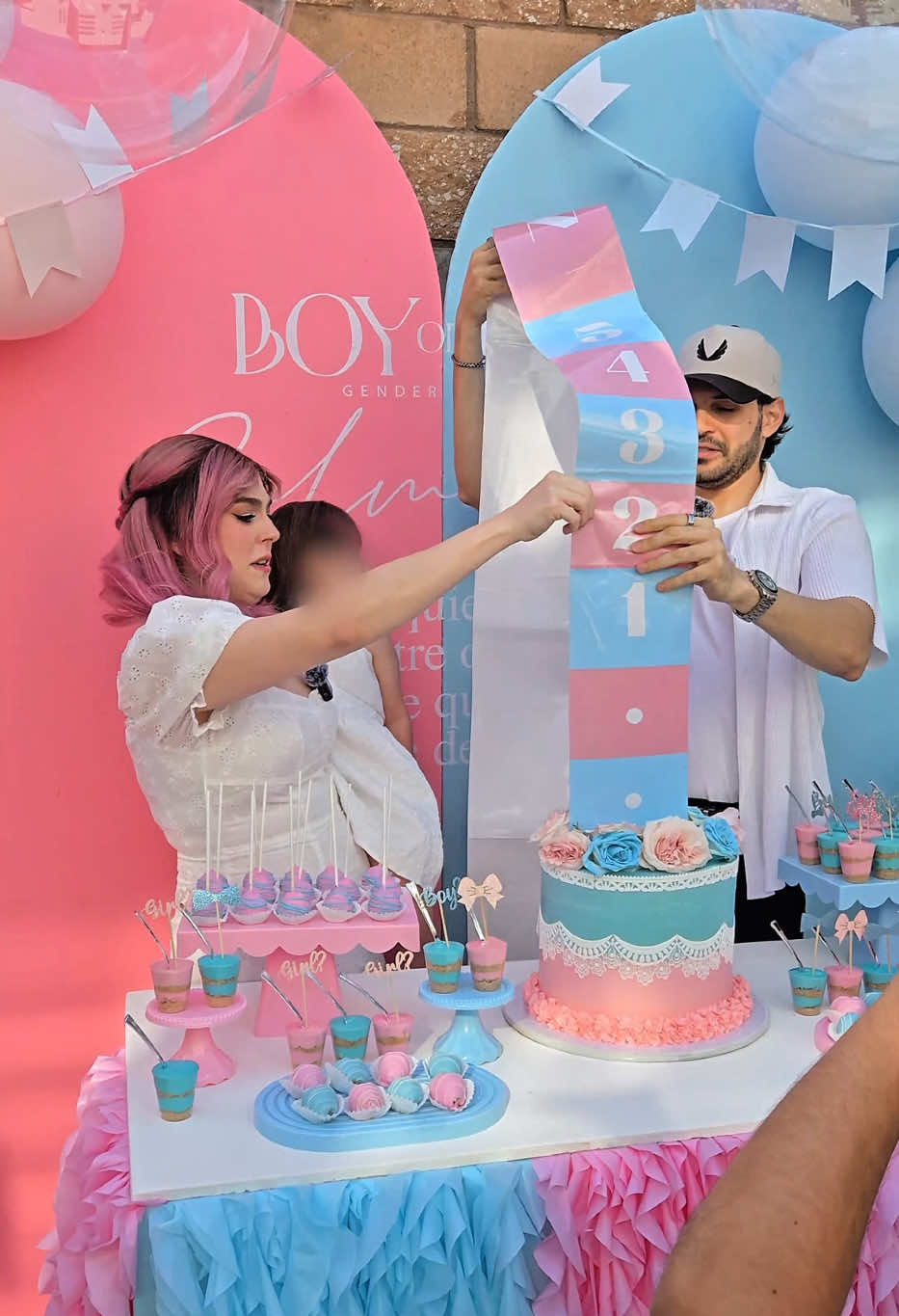 A post by @mispastelitos_ on TikTok caption: Bebé #2 ¿💙o🩷? 
