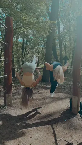 A post by @_xbonnyx_ on TikTok caption: Und was macht ihr so mit eurer besten Freundin ? 😅. Also wir hängen eine Runde ab 😅🫶🏽 @anna.rnk01 #fyppp #fürdich #füreuch #fürdichseiteviral #friends #besti #Summer #inkdrawing 