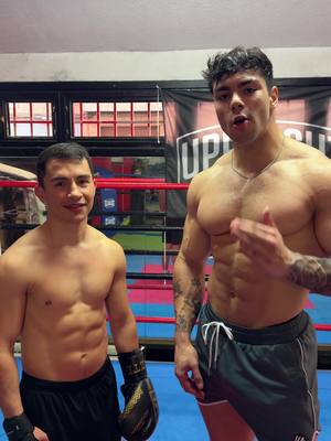 A post by @andoonig on TikTok caption: El dolor es mental: #gym #laveladadelaño #fitness #boxeo 