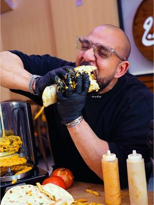 A post by @hussain.sallam on TikTok caption: ‎اسياخ لبش برجر، فيليه لحم و دجاج مشوي🍗  ‎😍 كمية تكفي ٤-٥ اشخاص • @Labash ksa  • #سحس #مطاعم #اعلان #اكل #جدة #S7S #WhereToEat 