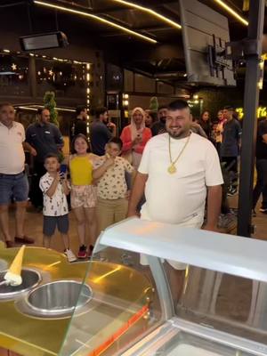 A post by @cilgindondurmaci on TikTok caption: #anılar #cılgındondurmacı #dubai🇦🇪 #çilgindondurmacı 