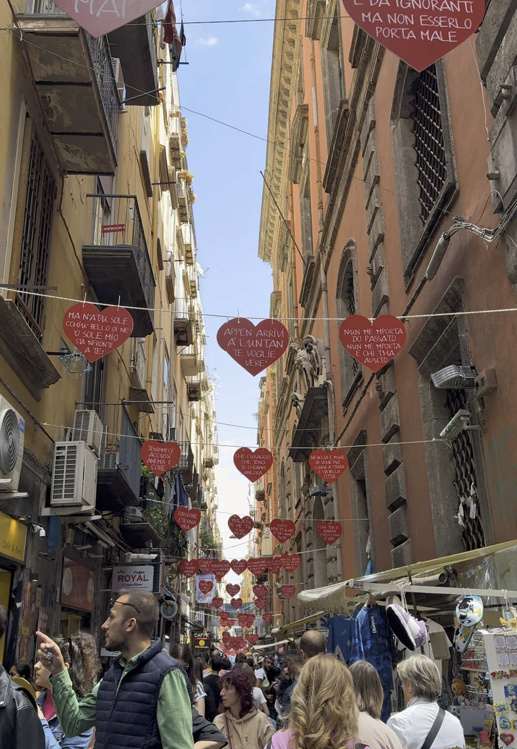 A post by @noemi.iacuzio on TikTok caption: Napoliii😍😍 #perte #napoli #naples #italy #quartierispagnoli #toledo 