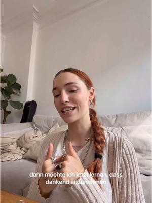 A post by @phia_quantius on TikTok caption: Langsames learning für mich: dankbar sein statt Schuldgefühle zu haben 🤍