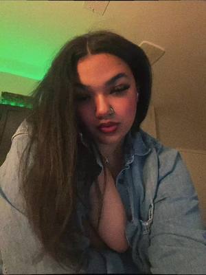 A post by @lehxiann on TikTok caption: 🤭 #fy #wlw #lgbt #femsoftiktok 
