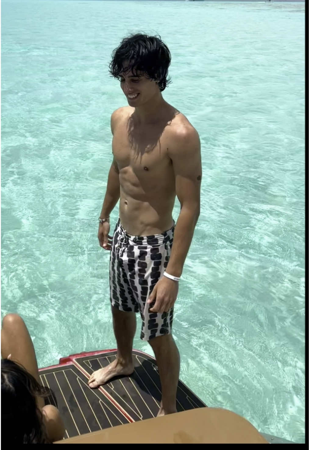 A post by @pedroemmert on TikTok caption: Conquistando playas #summer #egypt #vibes #summervibe 